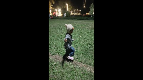 My baby wanna plays with little 🐕