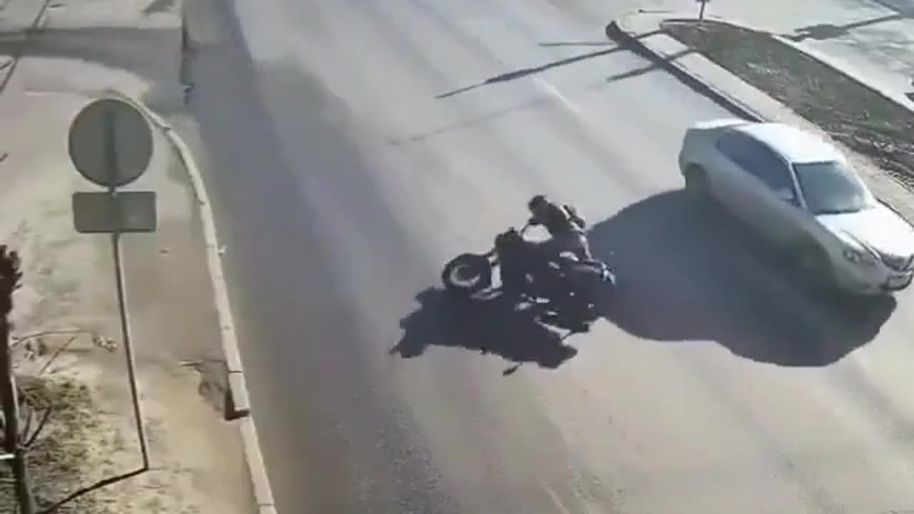 Motorcyclist catches on fire, motorcycle bursts into flames after accident.