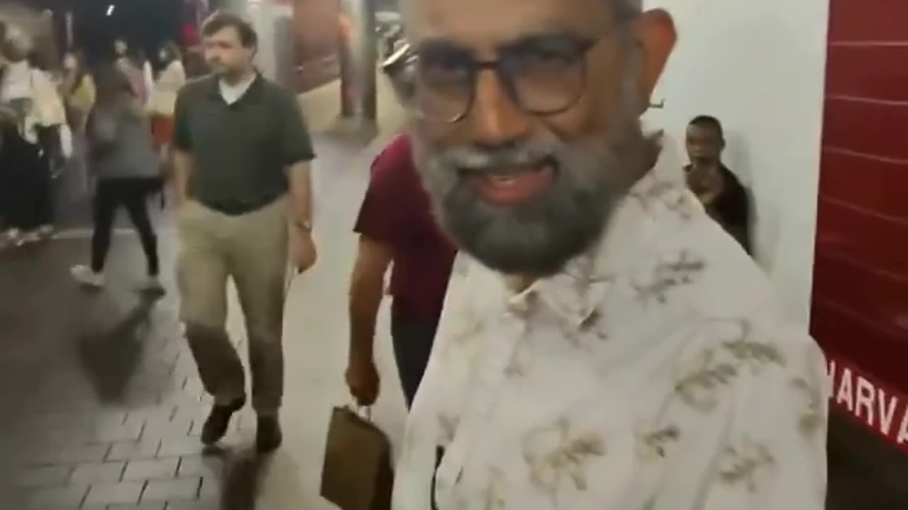 NEW AI GLASSES REVEAL PERSONAL INFO LIKE NAME/ADDRESS..JUST BY LOOKING AT PEOPLE