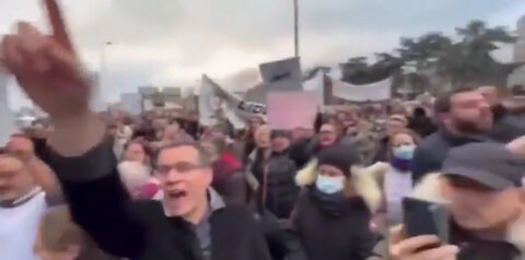 🇫🇷 Pfizer HQ in France surrounded by Protestors screaming “Assaassins