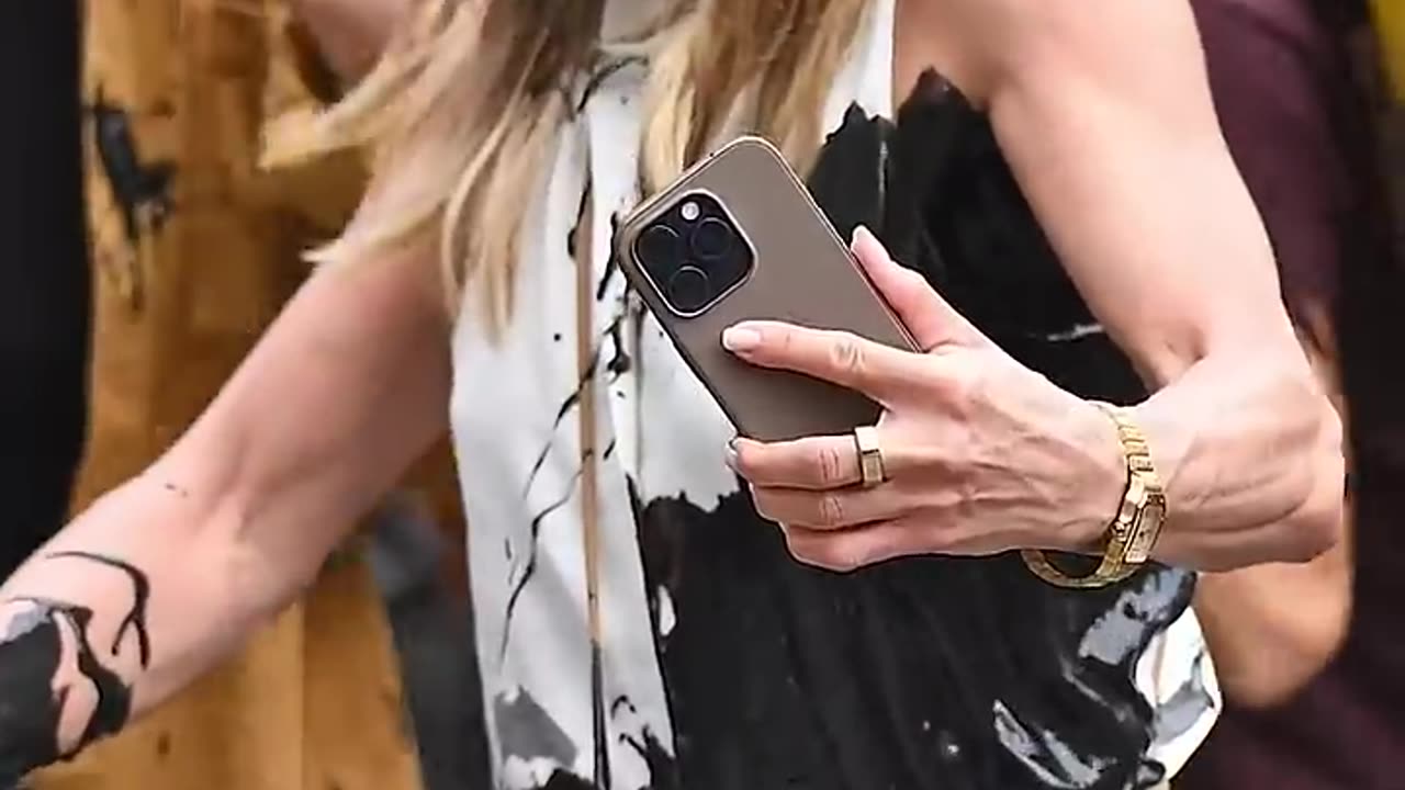 Jennifer Aniston gets oil thrown on her while filming 'The Morning Show'