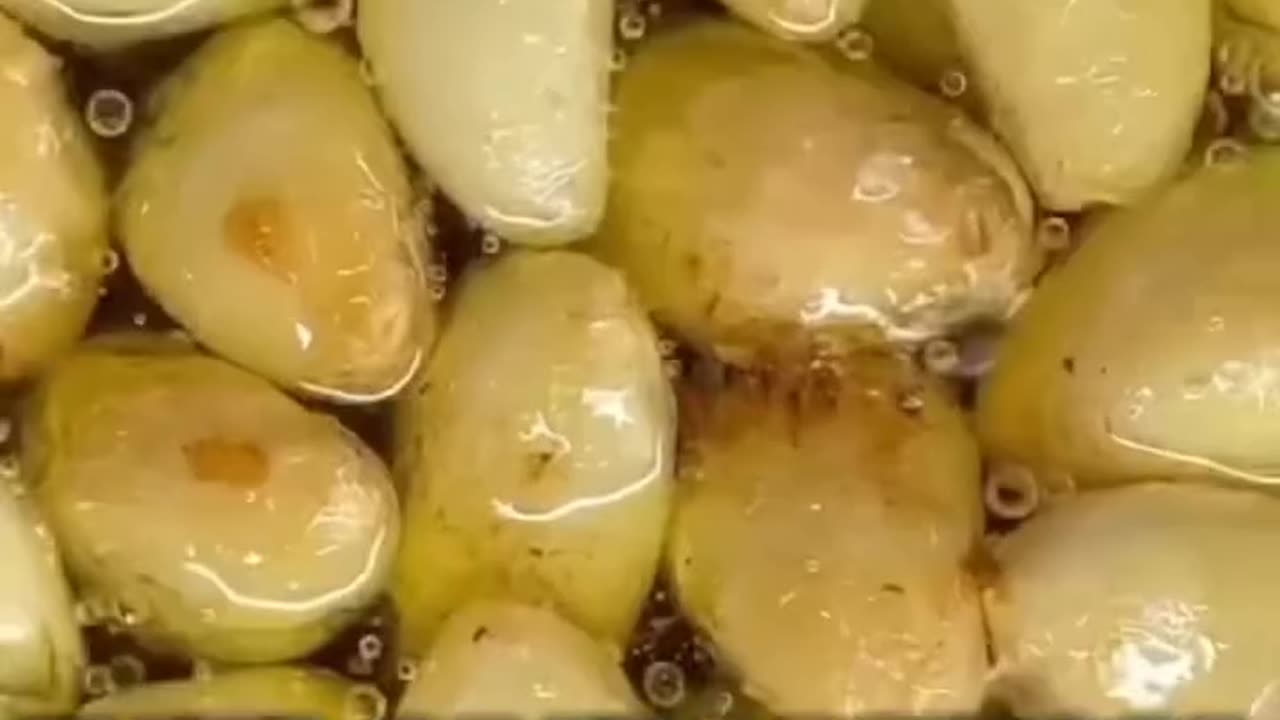 This is what happens if you eat one garlic everyday 💯