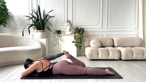 20 Min Yoga Stretch for Hips and Back Tension