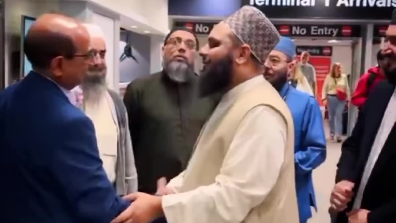 Muhammad Ajmal Raza Qadri In UK