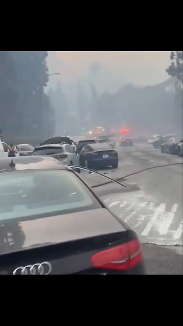 ABANDONED CARS ON STREET IN PALISADES 🔥🚦🛻🚏🔥🚗📸WILDFIRE APOCALYPSE🏢🔥🚕🚙🔥💫