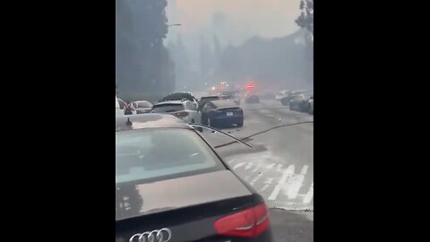 ABANDONED CARS ON STREET IN PALISADES 🔥🚦🛻🚏🔥🚗📸WILDFIRE APOCALYPSE🏢🔥🚕🚙🔥💫