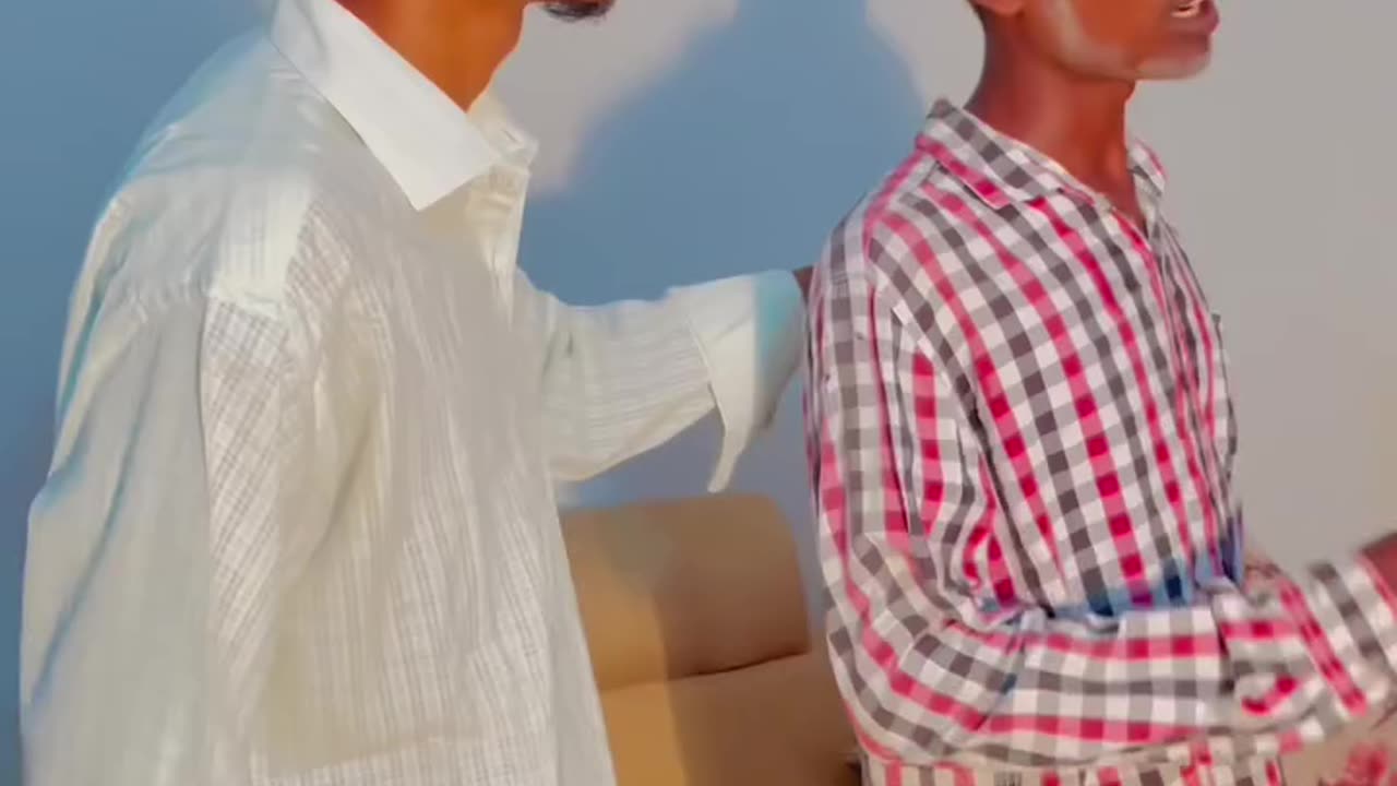 একটা মাতা পিতা প্রেমিক সন্তান কখোনোই পারে নাহ তার মা বাবাকে বৃদ্ধাশ্রমে রাইখা আসতে!