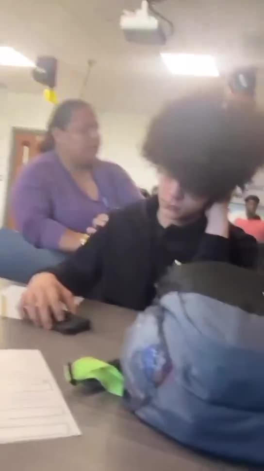 Bully embarrassed as classmates applaud student for fighting back. Instant Karma