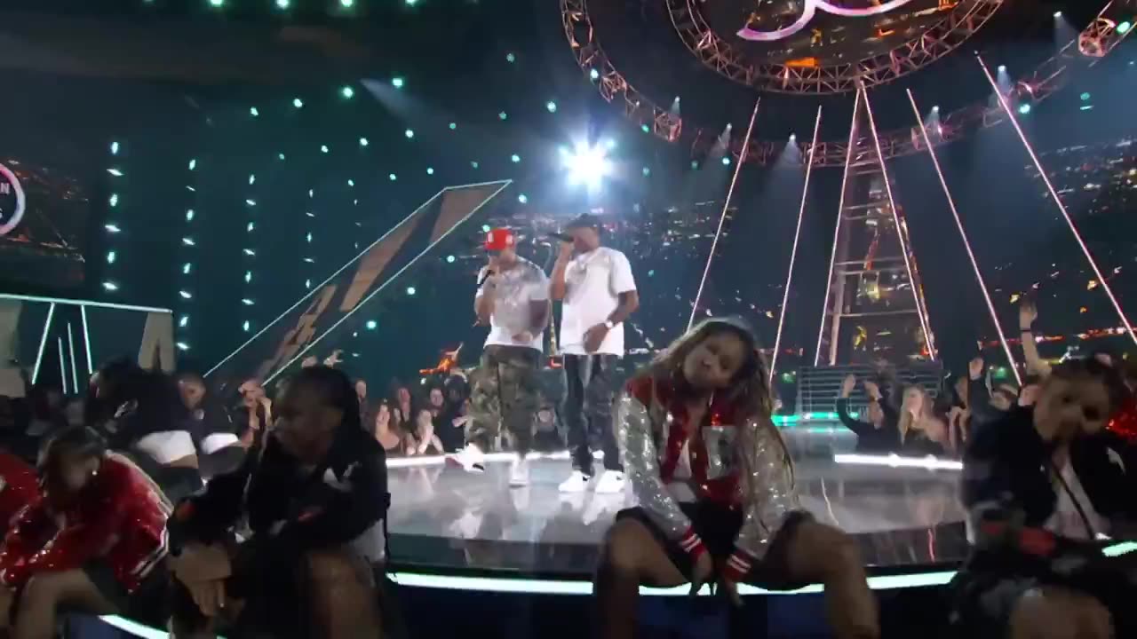 Nelly shouts "MAGA!" at Trump's inaugural ball.