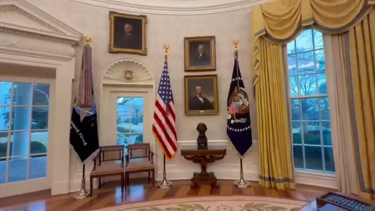 Behind the scenes of Trump's Oval Office