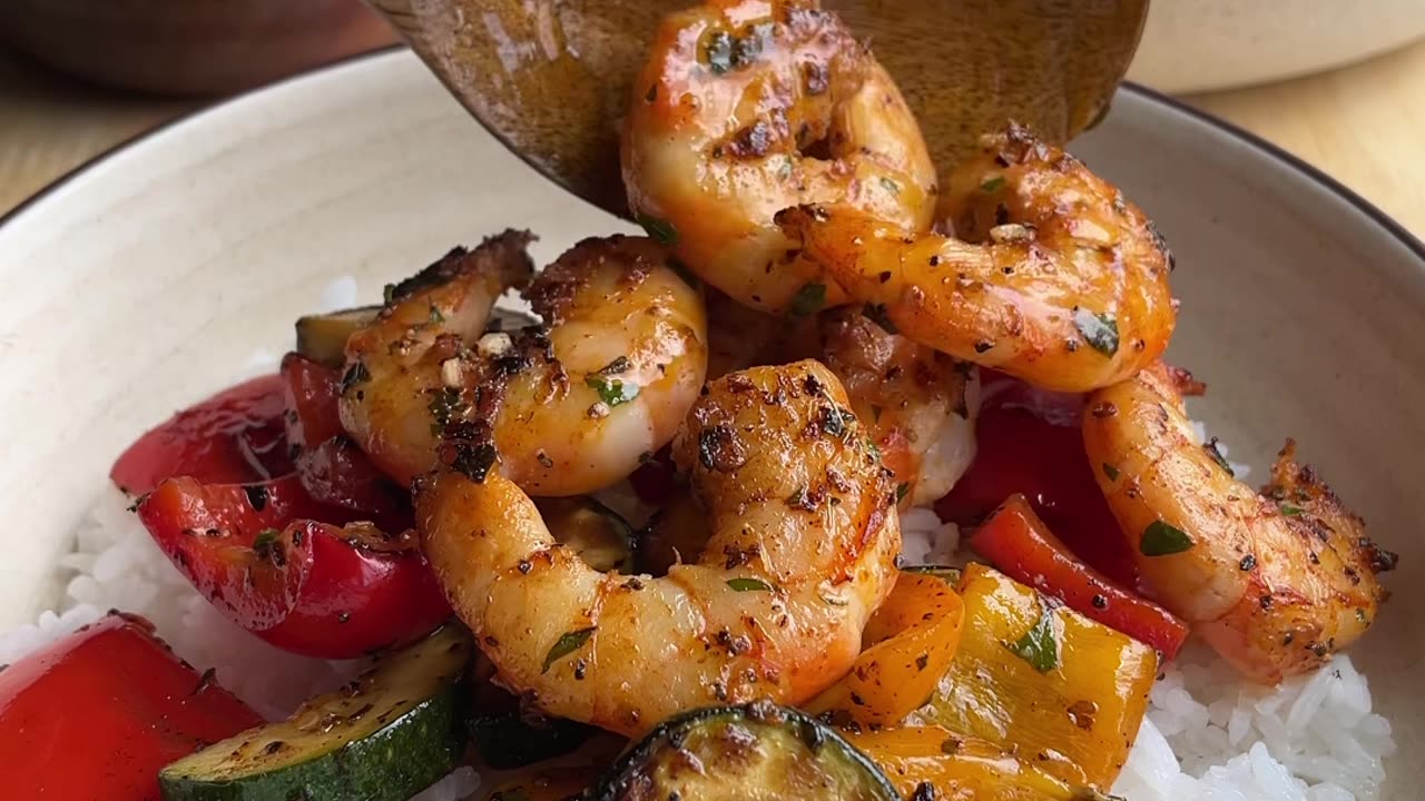 🍤🍋 Elevate Your Culinary Journey with Greek Shrimp Bowls! 🥙✨