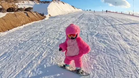 The child is skating on the ice. Natural beauty video 2025 skc.com 27
