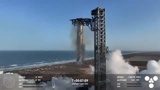 SpaceX Mechazilla has caught the Super Heavy booster!