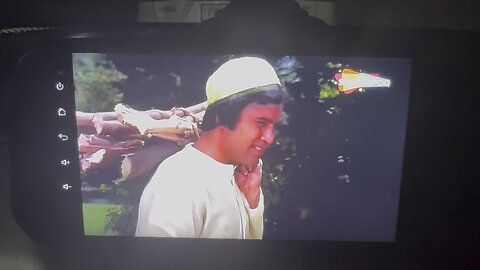 Gore Rang pe na itna gumaan kar gora rang