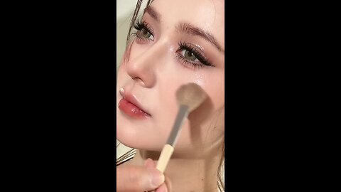 how to apply perfect glitter on face