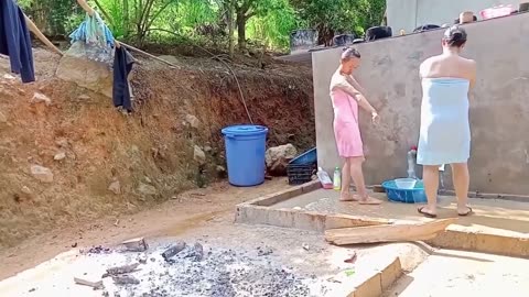 Beautiful_Girl_Village_Bathing 