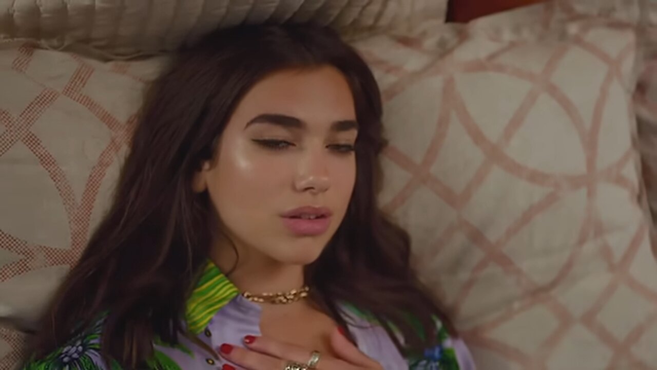 Dua Lipa - New Rules (Official Music Video)