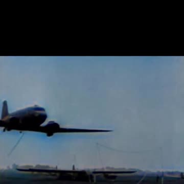 Allied troops unveil special pickup hook tactics #Colourized footage 🎥 🪝