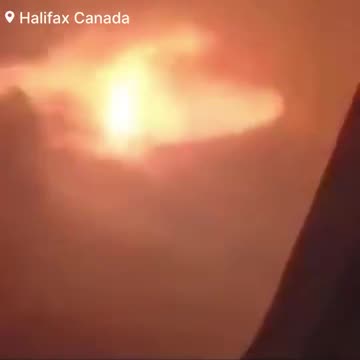 #BREAKING: Watch Wild footage as a Air Canada flight lands with a broken landing...