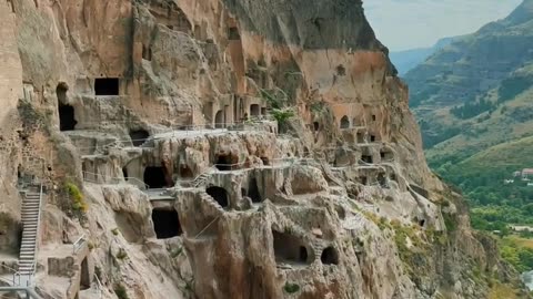 This is the amazing Vardzia Cavetown in Georgia 🇬🇪