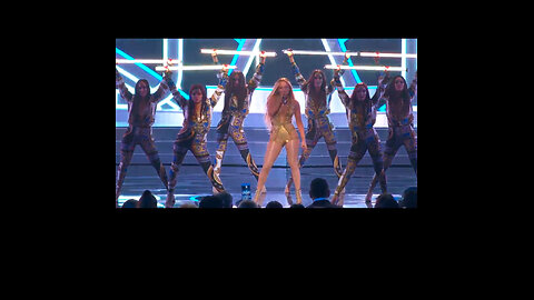 Jennifer Lopez Performs "Dinero", "I'm Real"