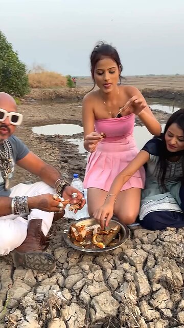 Kaun Kaun gali deta hai enko….. #chickenlegpiece #nonveglovers #muttonlovers #instafoo