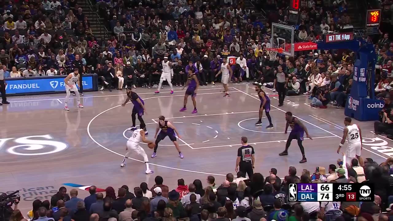 NBA - Jaden Hardy hits 3 straight triples... Puts the Mavs up double digits late in the 3rd