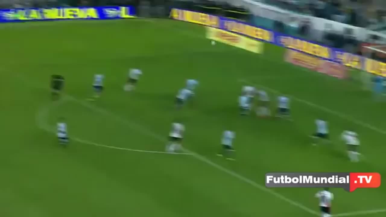 Fantasma aparece durante un partido en Argentina Racing 1 vs River Plate 0 2014