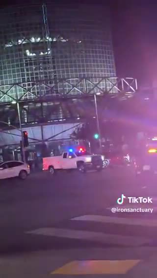 Christy 💕What just happened at the LA convention centre?!