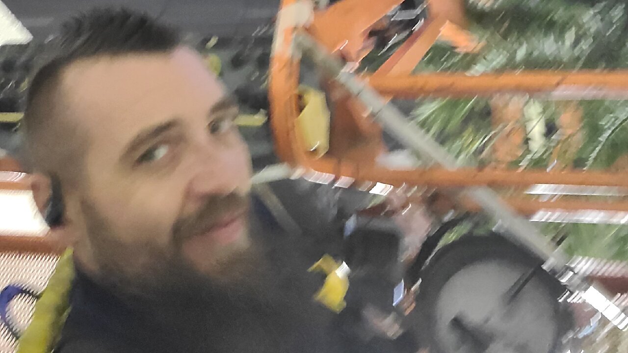 Jamin out, by Bourbon, in the Boom lift!
