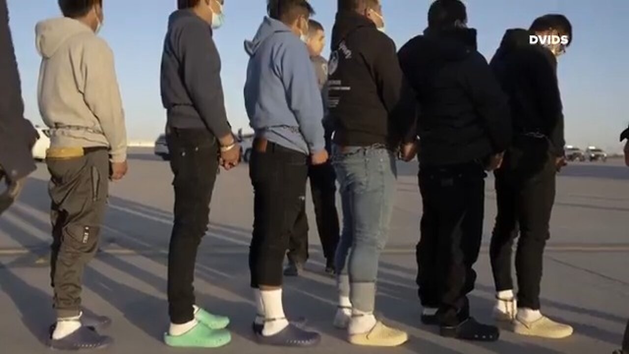 🔥 Military planes making first of the deportation flights! Bye-bye skinny jeans!