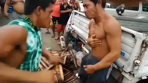 VERY CRAZY, HITTING THE BODY WITHOUT A TRAINER