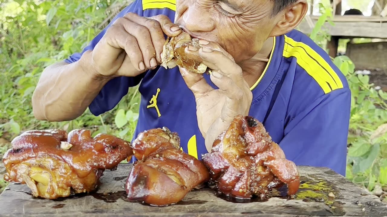 Special Braised Pork Trotters Recipe, A Must-Try Dish!