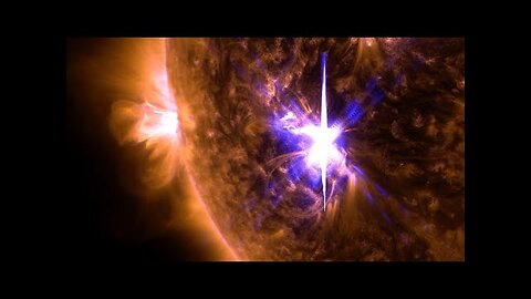 MASSIVE SOLAR FLARE FROM HOLE IN SUN