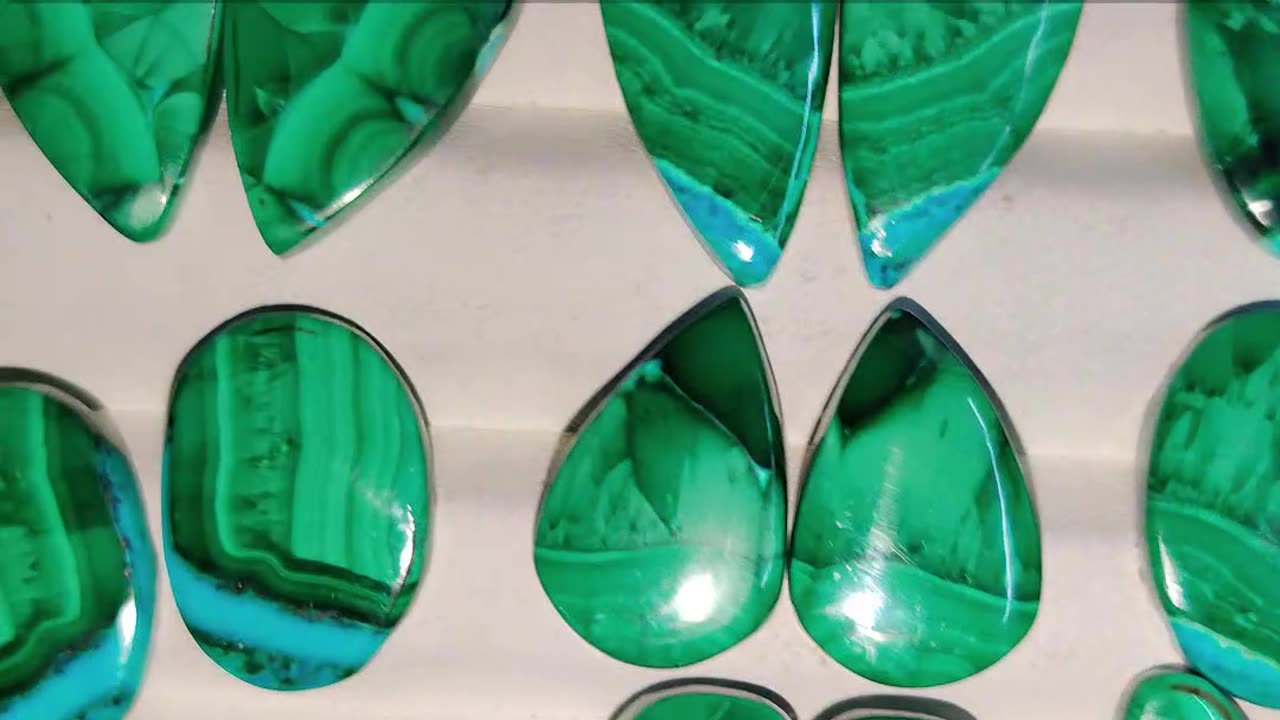 How Malachite Enhances Emotional Balance and Chakra Healing
