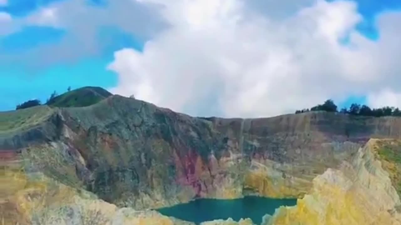 I Discovered Mount Kelimutu's Hidden Gem!