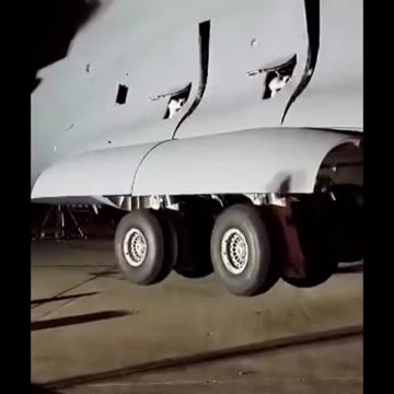 Watch Giant C17 GlobeMaster Gear Swing #Aviation #Fly #AeroArduino