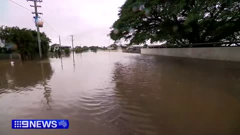 Evacuated residents begin to return to flood-affected towns _ 9 News Australia 720.mp4