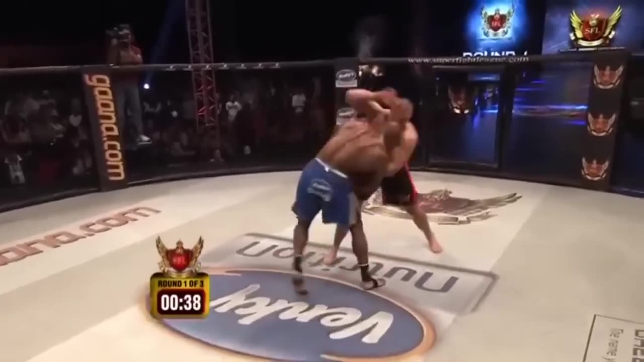 Bobby Lashley vs James Thompson // #MMA #MartialArts