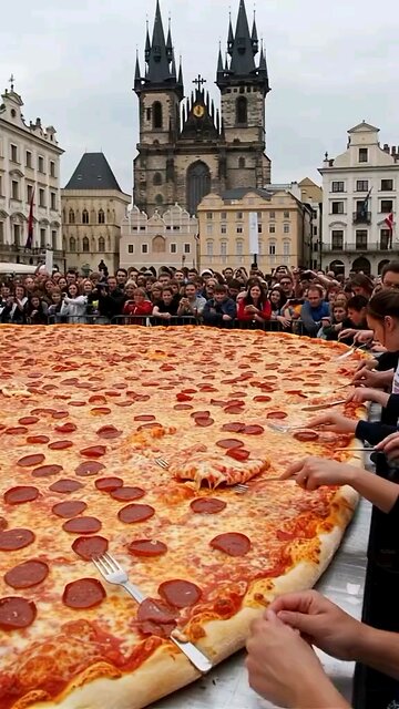 The world's largest pepperoni pizza