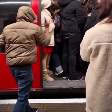 In London it is best to keep your smartphone in your pocket