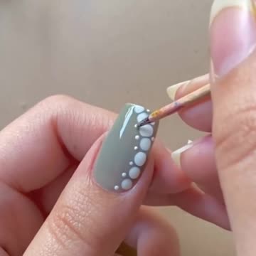 Easy Dot Nail Art Designs： Step-by-Step Tutorial for Stunning Manicures