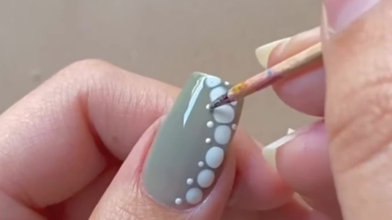 Easy Dot Nail Art Designs: Step-by-Step Tutorial for Stunning Manicures