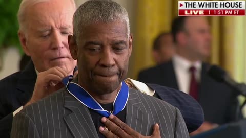 A Moment of Honor: Denzel Washington Receives Prestigious Presidential Medal of Freedom