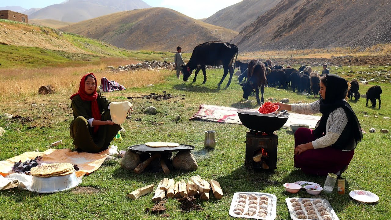 Exploring Afghanistan's Nomadic Lifestyle / Making Lavash Bread and cooking kofta village style food