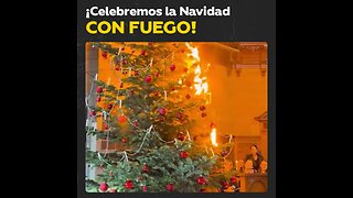 🕯🎄Una forma peligrosa de encender las velas de un árbol de Navidad