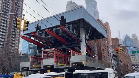 Walking Manhattan: Roosevelt Island Tram & Antiquities Gallery