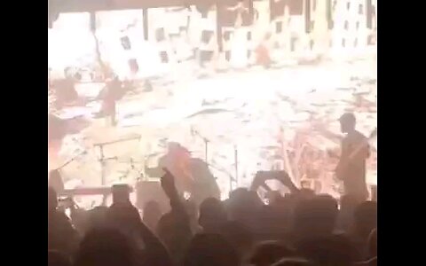 Israeli band celebrates Gaza destruction at concert, crowd cheers enthusiastically. ⏬ Description