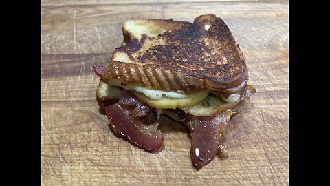 Caramelized Apple Bacon Grilled Cheese