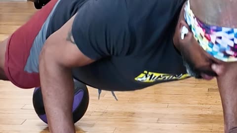 QUAD BALL PUSH UP